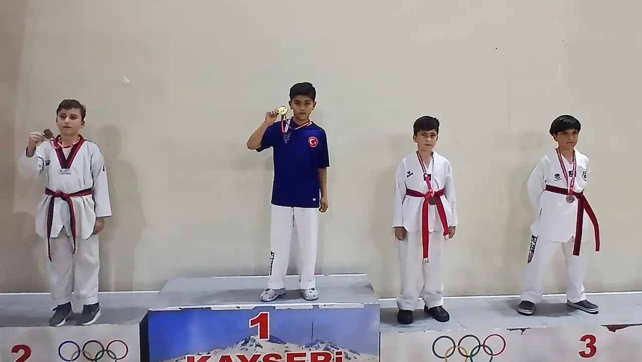 Kayseri Emniyet ERVA öğrencileri bu kez 8 madalya ile kürsüye çıktı!