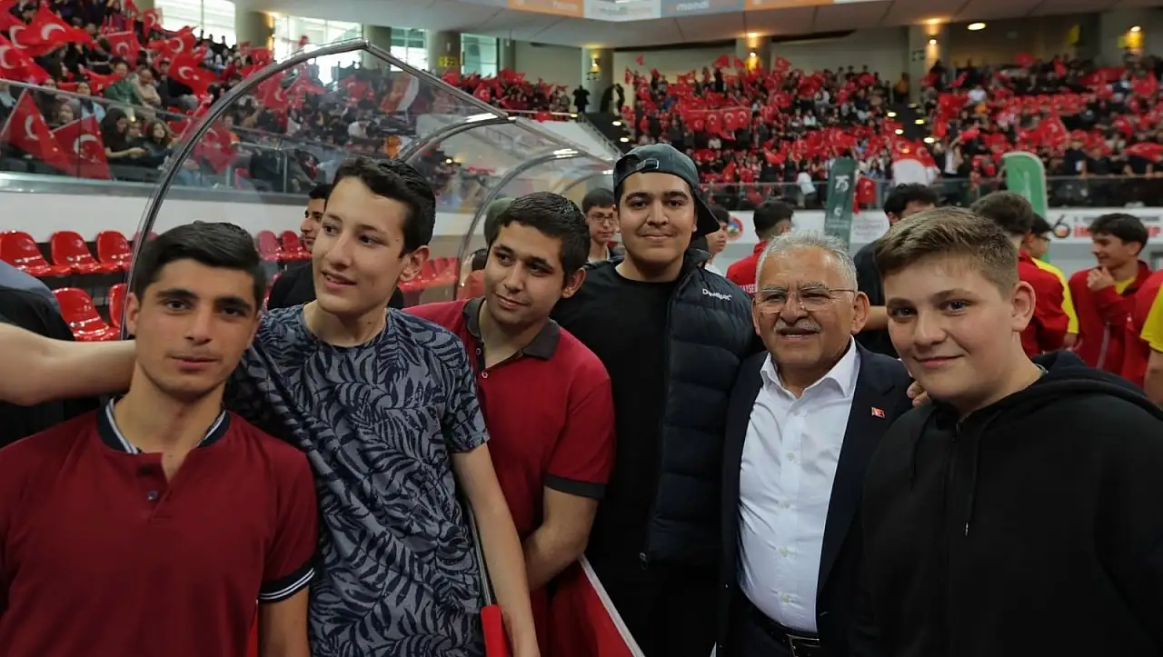 Başkan Büyükkılıç'tan gençlere motivasyon konuşması!