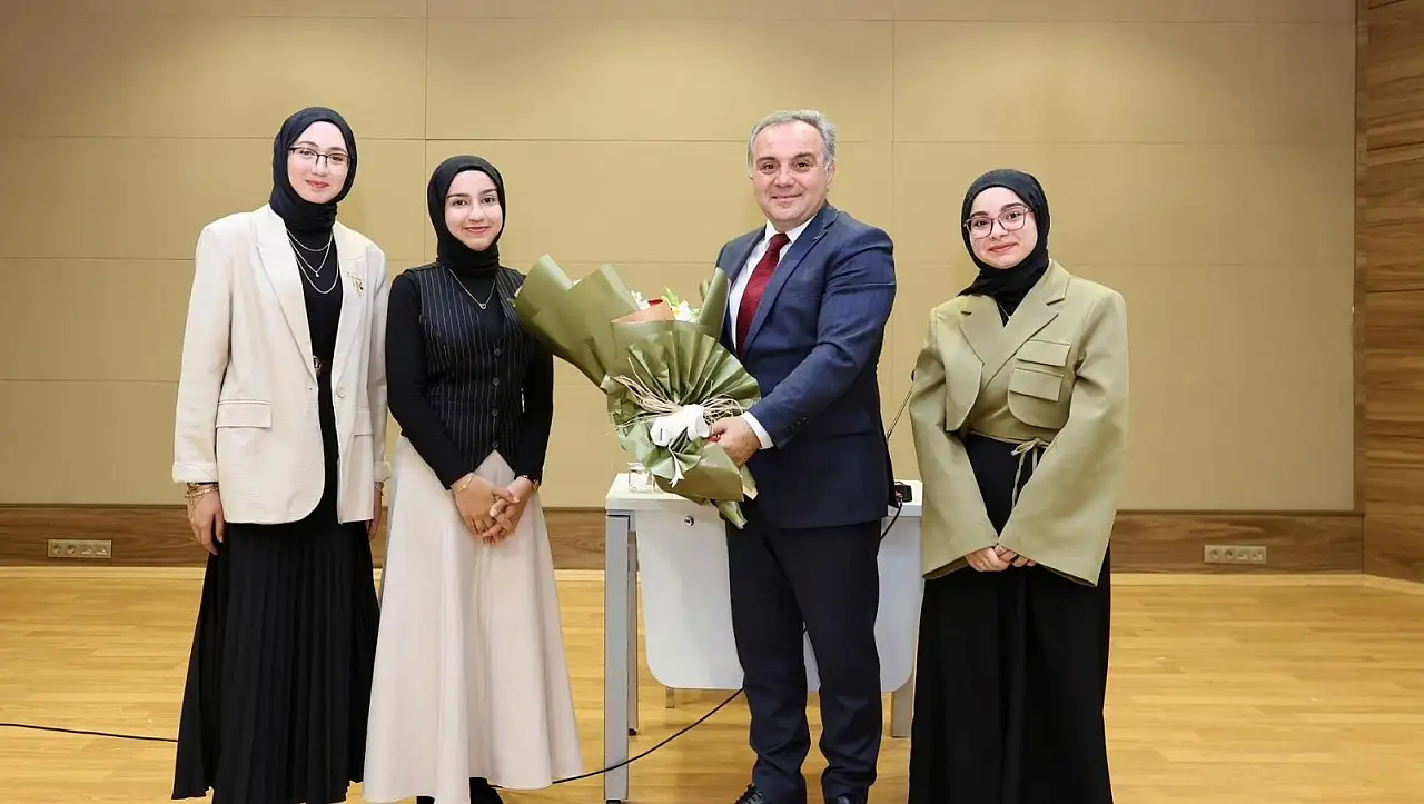 Rektör Prof. Dr. Altun, öğrencilerle buluştu