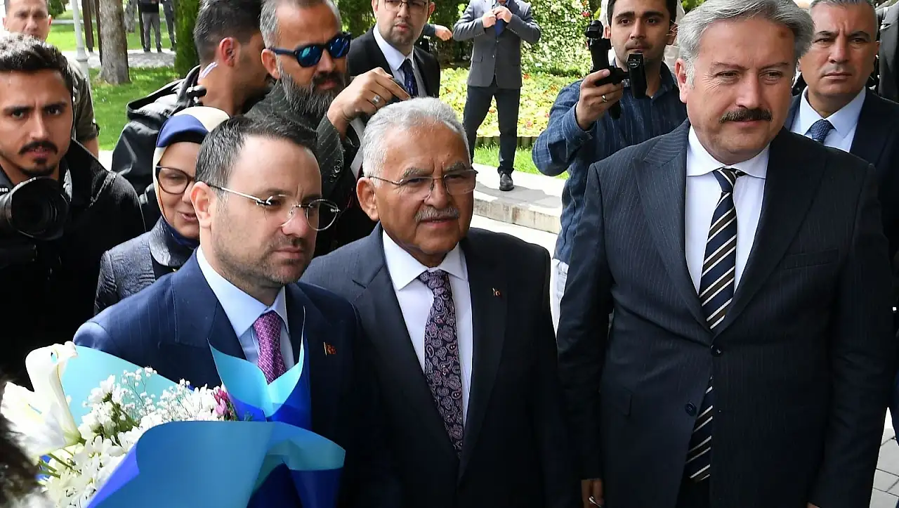 Bakan Gürlek Başkan Büyükkılıç'ı ziyaret etti - Kayseri'ye övgü dolu sözler!