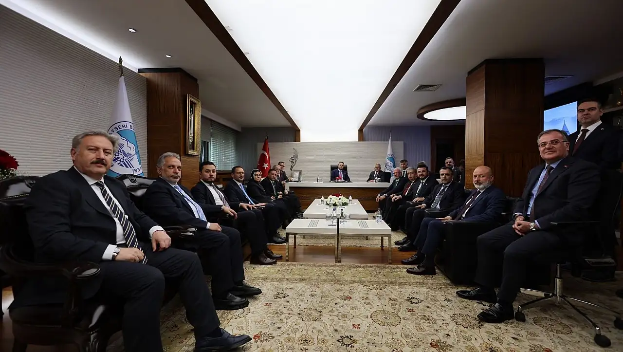 Bakan Gürlek Başkan Büyükkılıç'ı ziyaret etti - Kayseri'ye övgü dolu sözler!