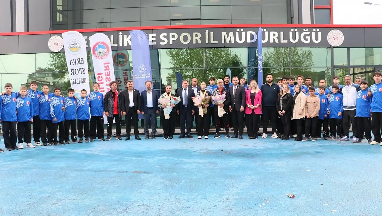 Kayserili şampiyonlara coşkulu karşılama!