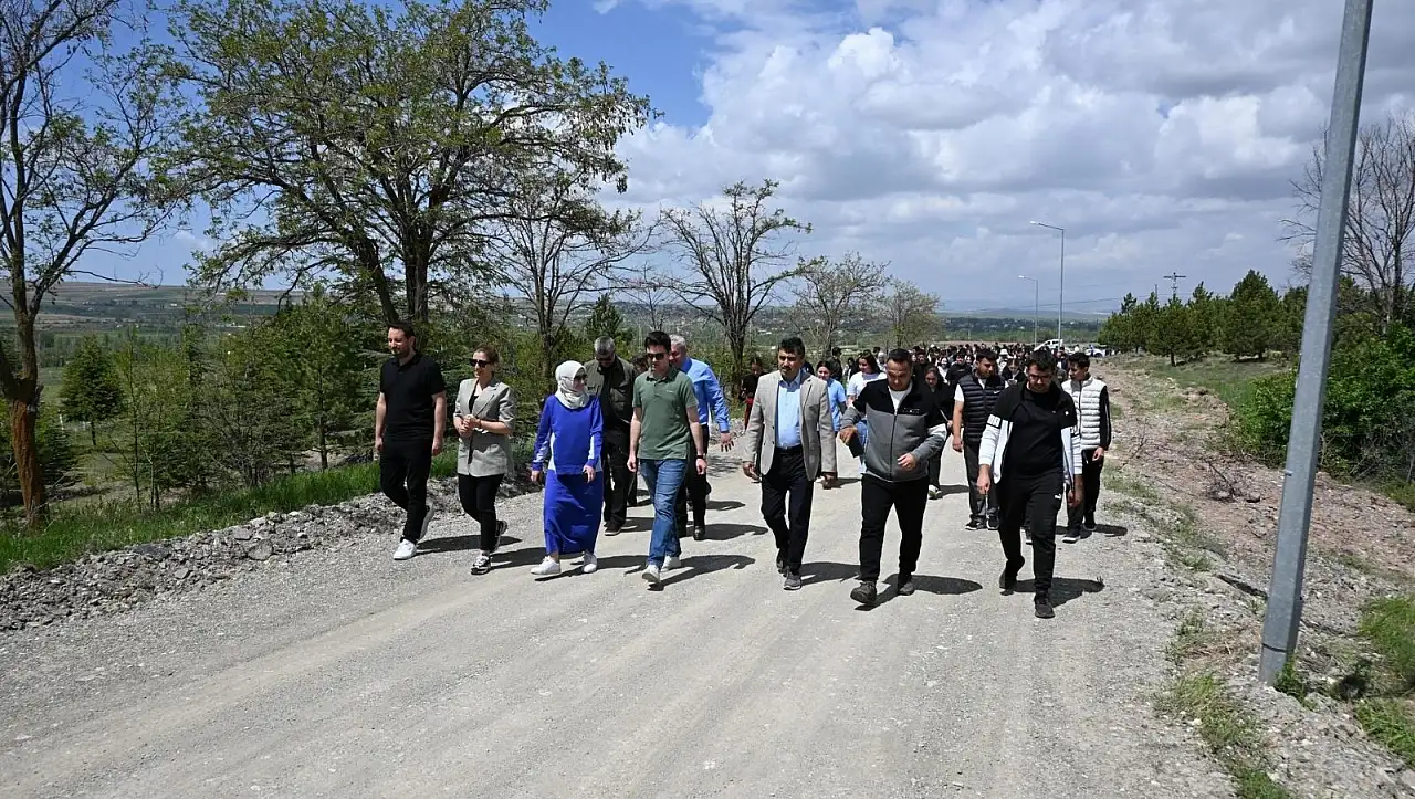 Kayseri'nin ilçe Kaymakamı yine öğrencilerle bir arada!