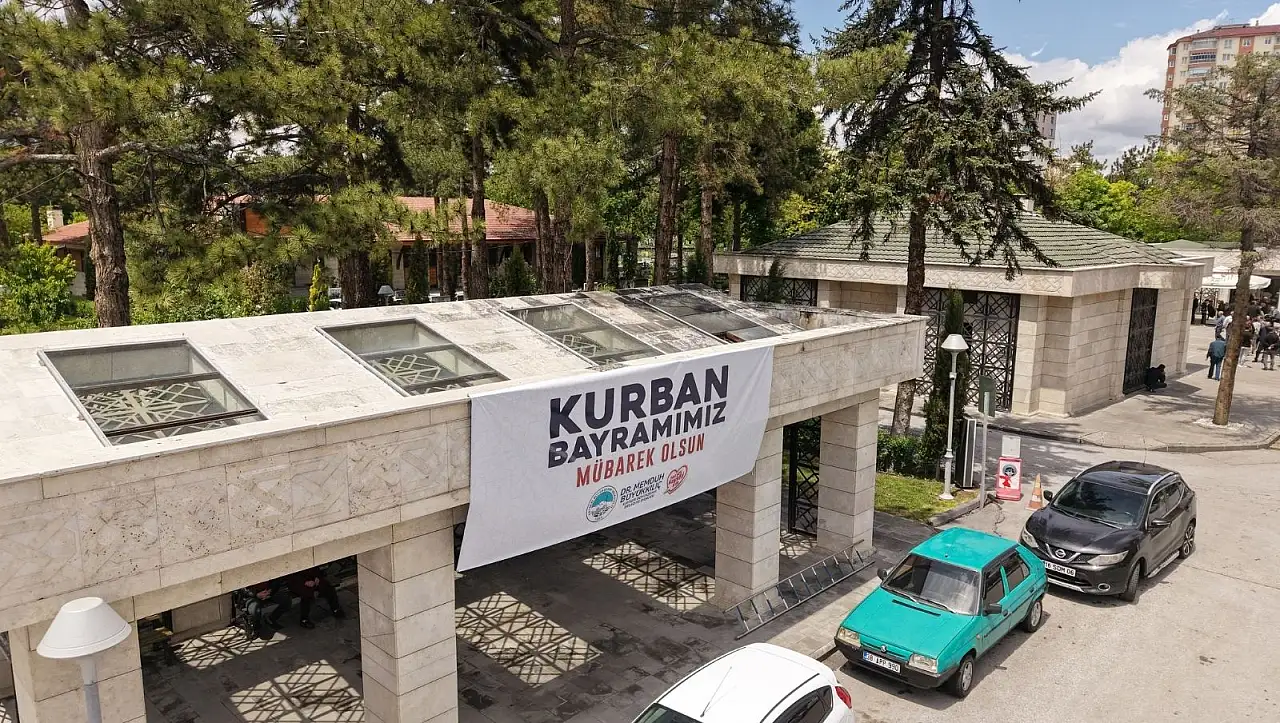Kayseri'de mezarlıklar kurban bayramına hazır hale geldi