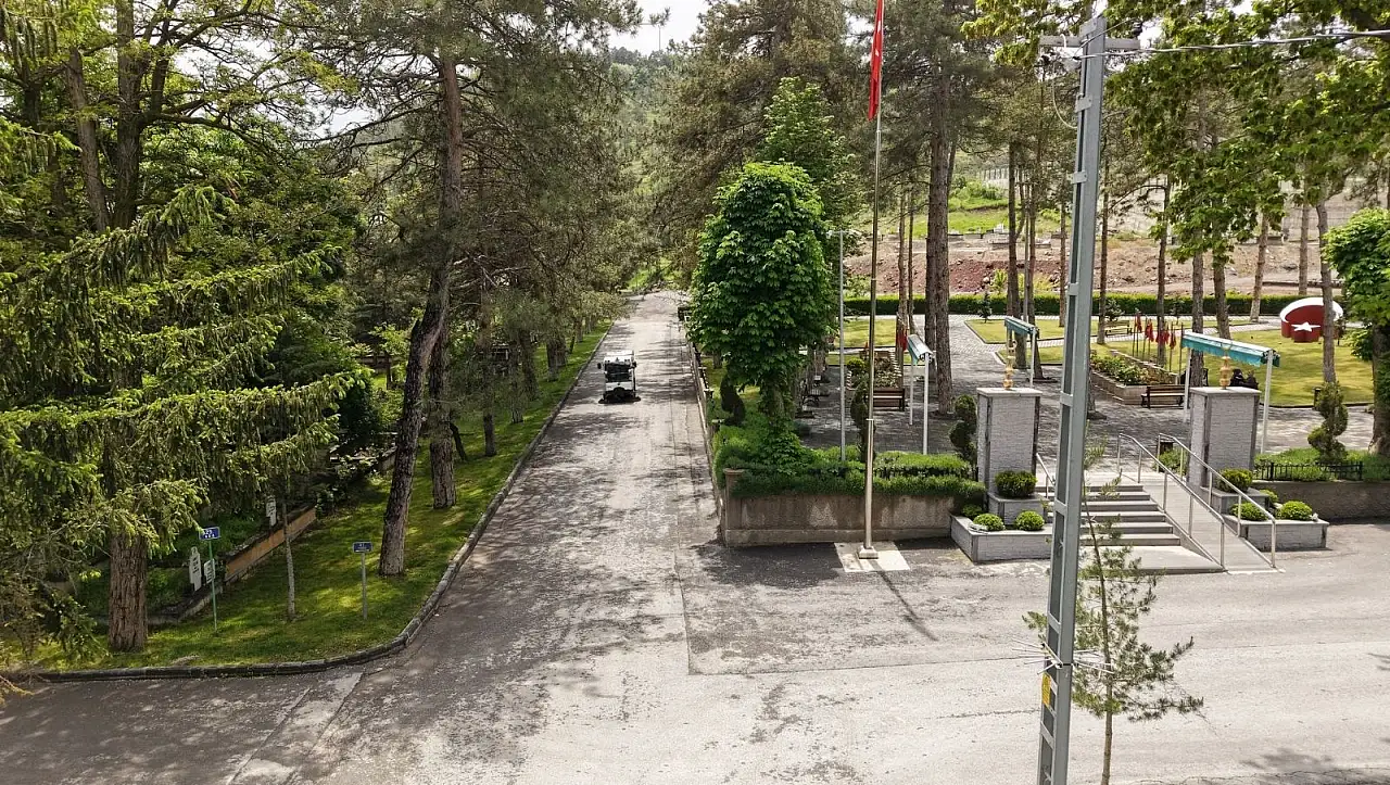 Kayseri'de mezarlıklar kurban bayramına hazır hale geldi