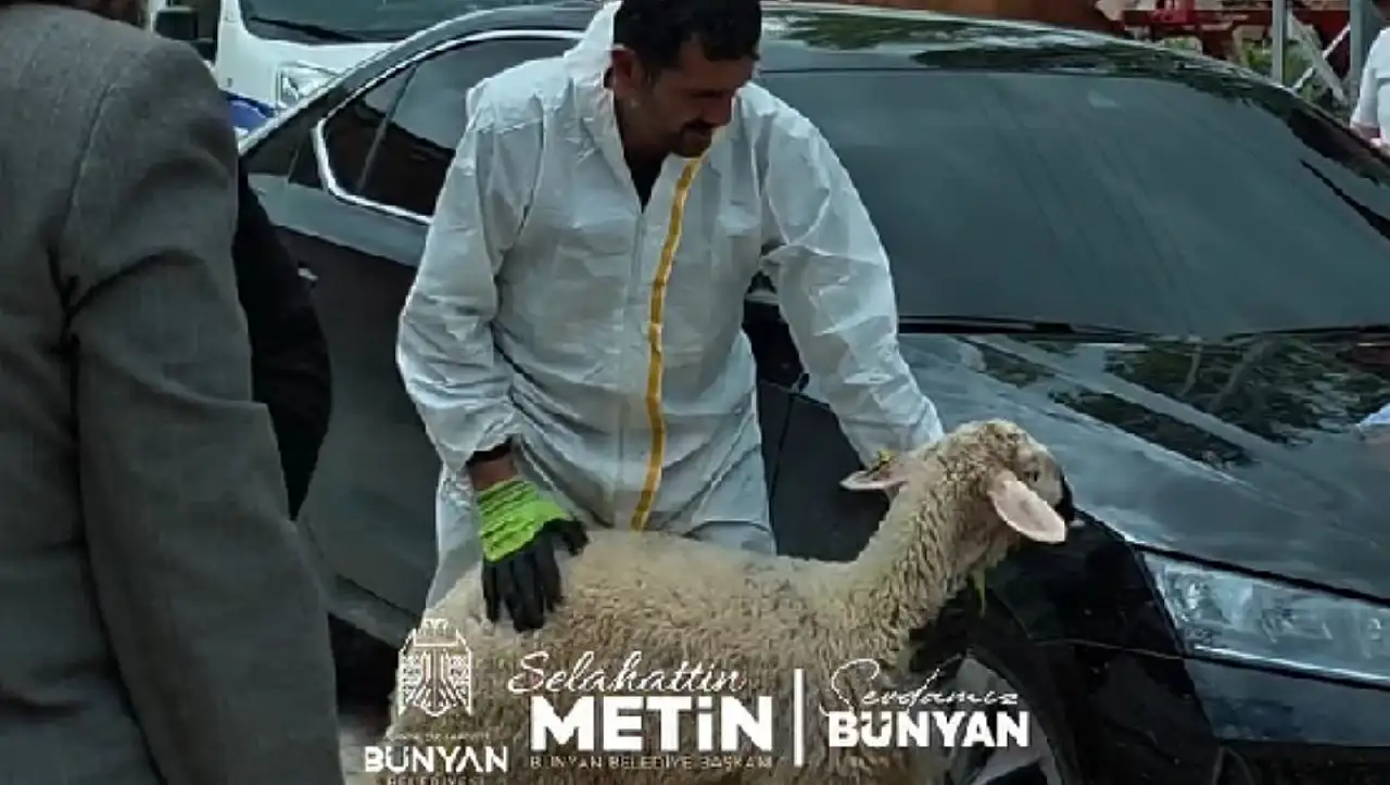 Kayseri'nin ilçesi Bünyan'da, bayramda anlamlı dayanışma – Takdir topladılar!