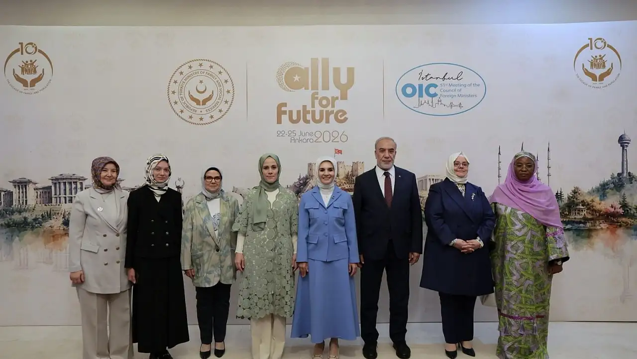 25 İslam ülkesinden kadınlar bir araya geldi – Kayseri'nin vekili moderatör oldu!