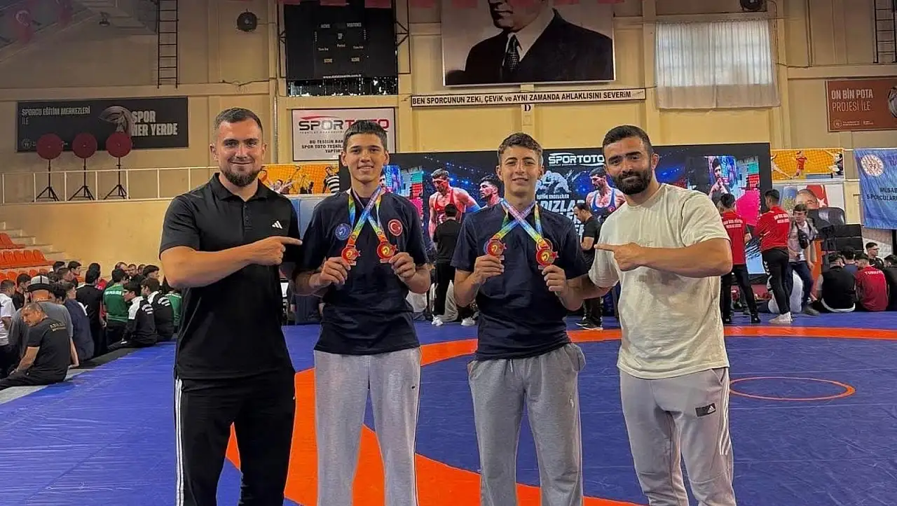 İşitme Engelliler Güreş Türkiye Şampiyonaları'nda Kayserili sporcular derece yaptı!