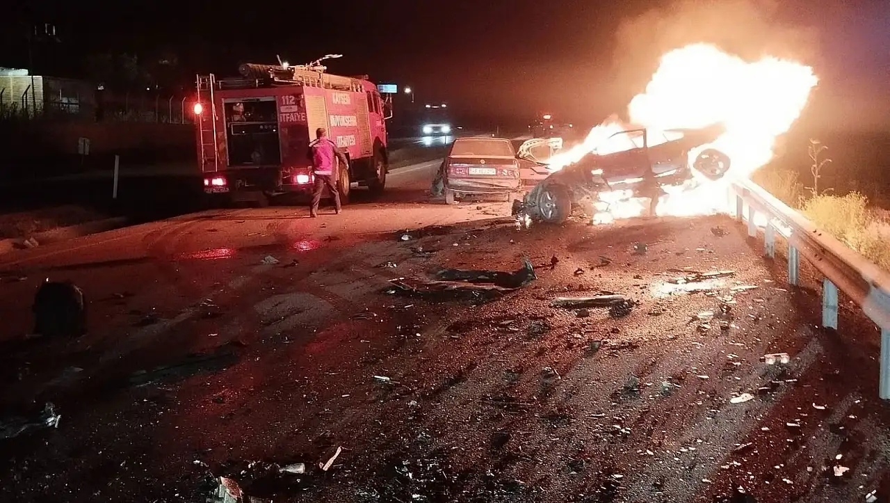 Kayseri'de kaza yapan otomobil alev aldı: Ölü ve yaralılar var!