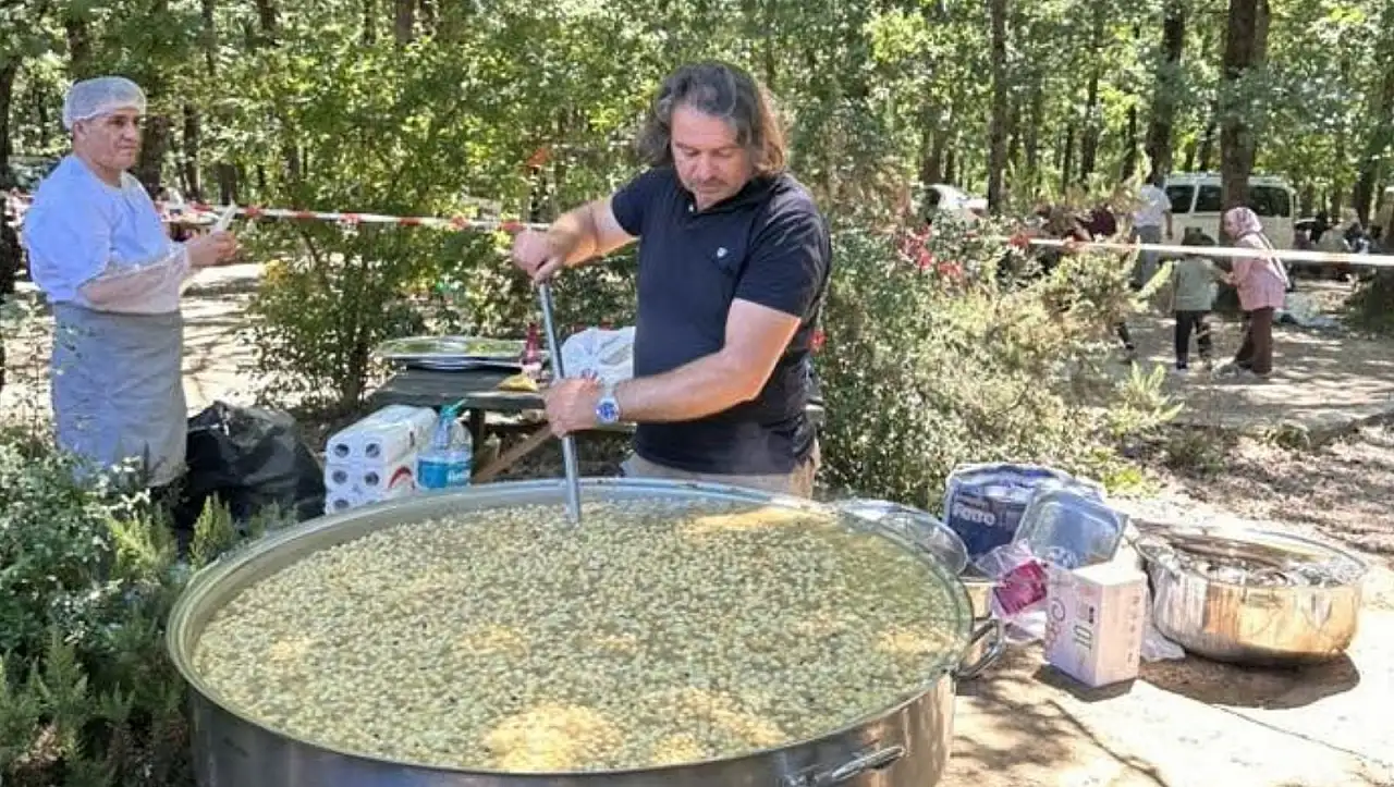 Kayserililer eğlencenin dibine vurdu! Aşure ikramı, müzik, mangal, yarışma...
