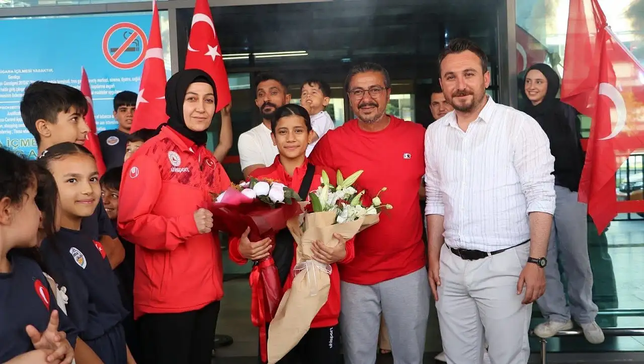 Dünya Şampiyonu Ayşegül Açık, Kayseri'de coşkuyla karşılandı!