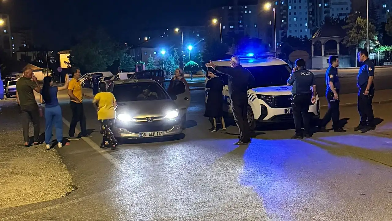 Kayseri'de iki grup arasında bıçaklı kavga çıktı!