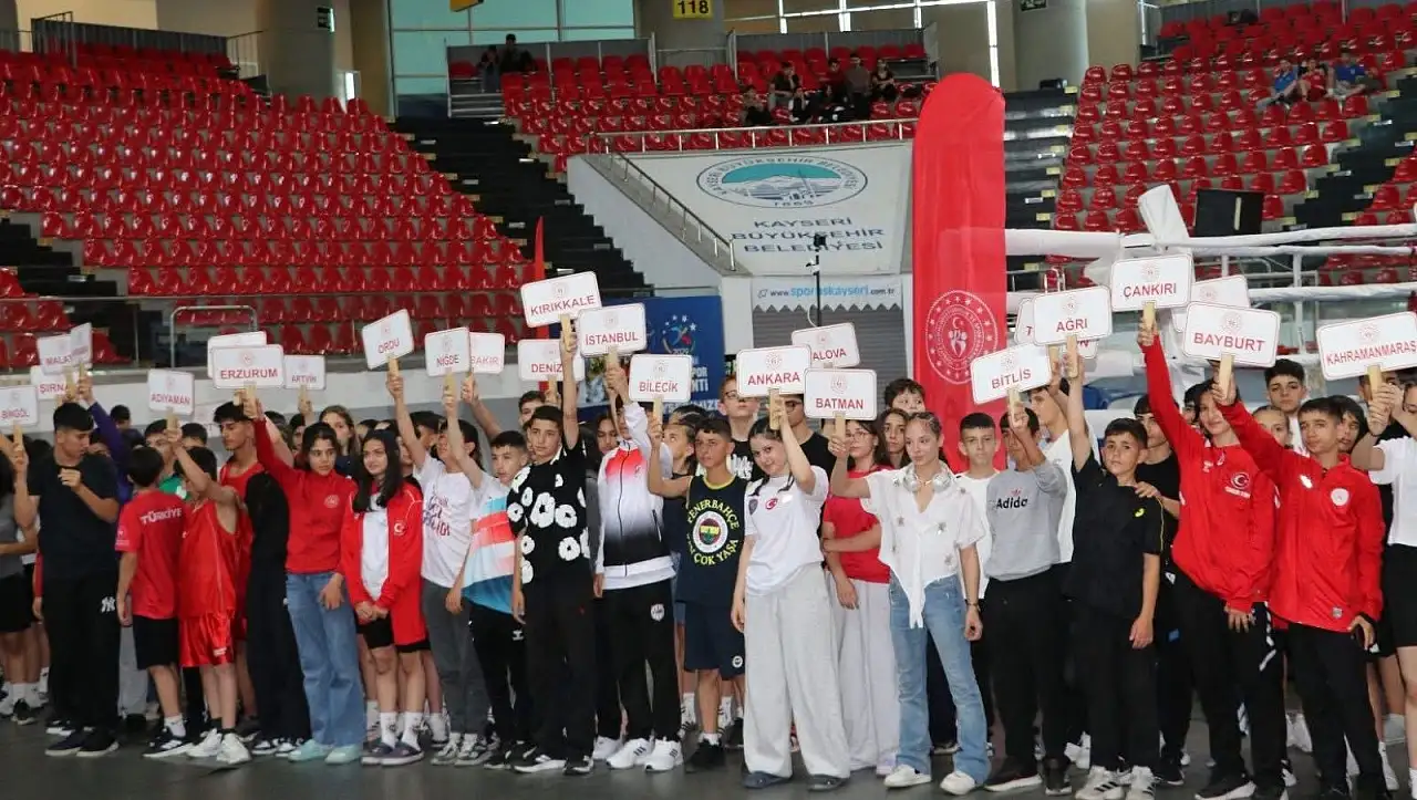 Genç boksörler Kayseri'de ringe çıkıyor!