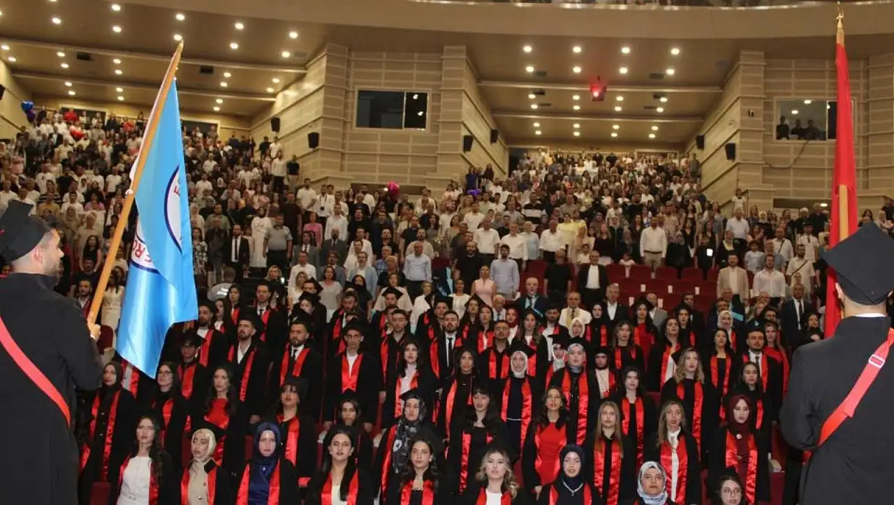 ERÜ İİBF'den 44. dönem mezunlarına görkemli veda