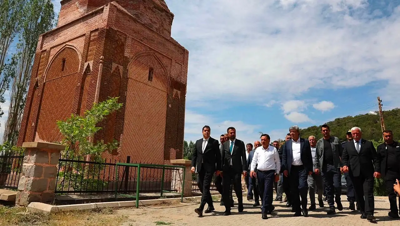 Pınarbaşı için sahaya indiler: Vali Çiçek ve Vekil Ataş projeleri ele aldı!