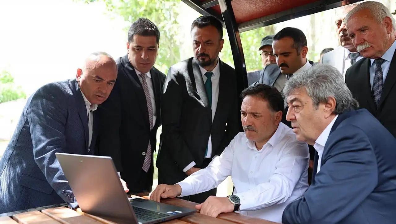 Pınarbaşı için sahaya indiler: Vali Çiçek ve Vekil Ataş projeleri ele aldı!