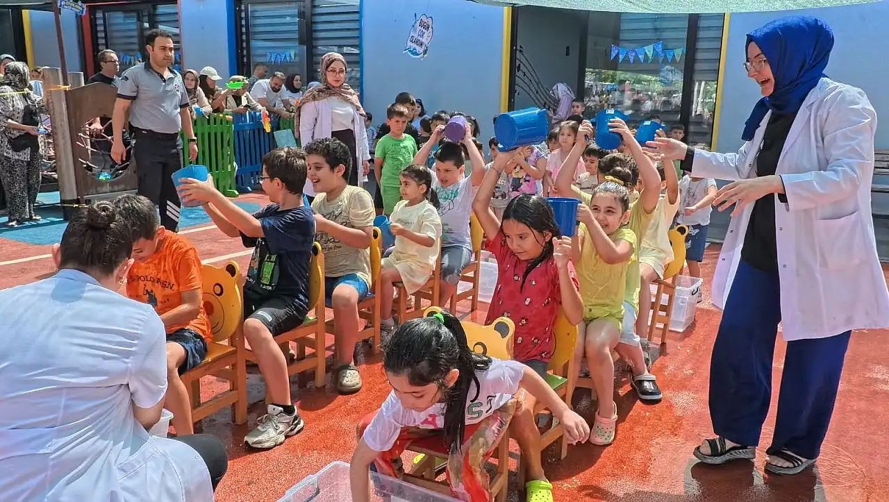 Büyükşehir'den çocuklara yaz sürprizi: Kütüphanede su oyunları etkinliği