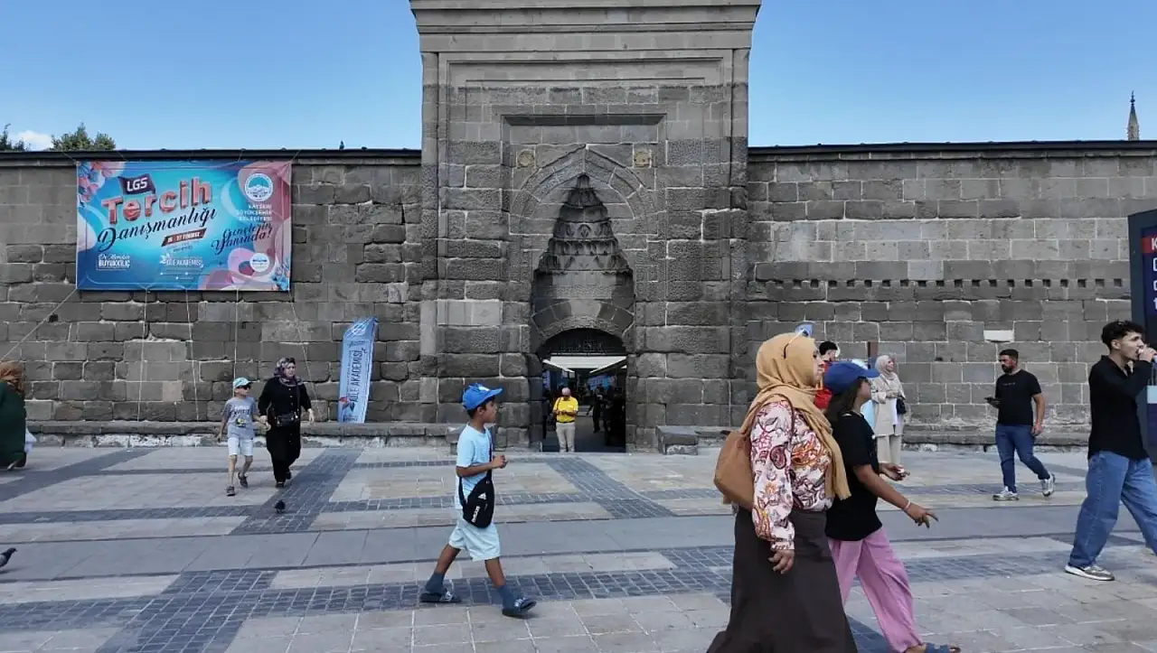Büyükşehir'in LGS tercih desteği devam ediyor
