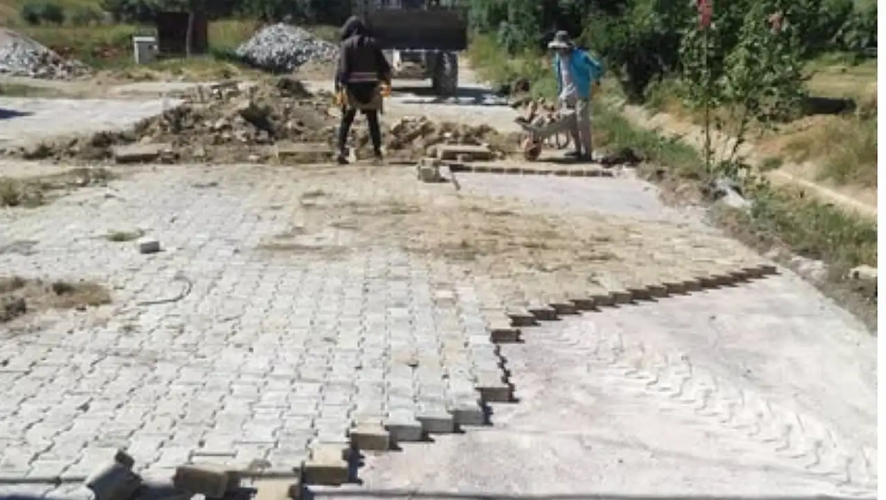 Kayseri'nin o ilçesinde yol yenileme çalışmaları hız kesmiyor