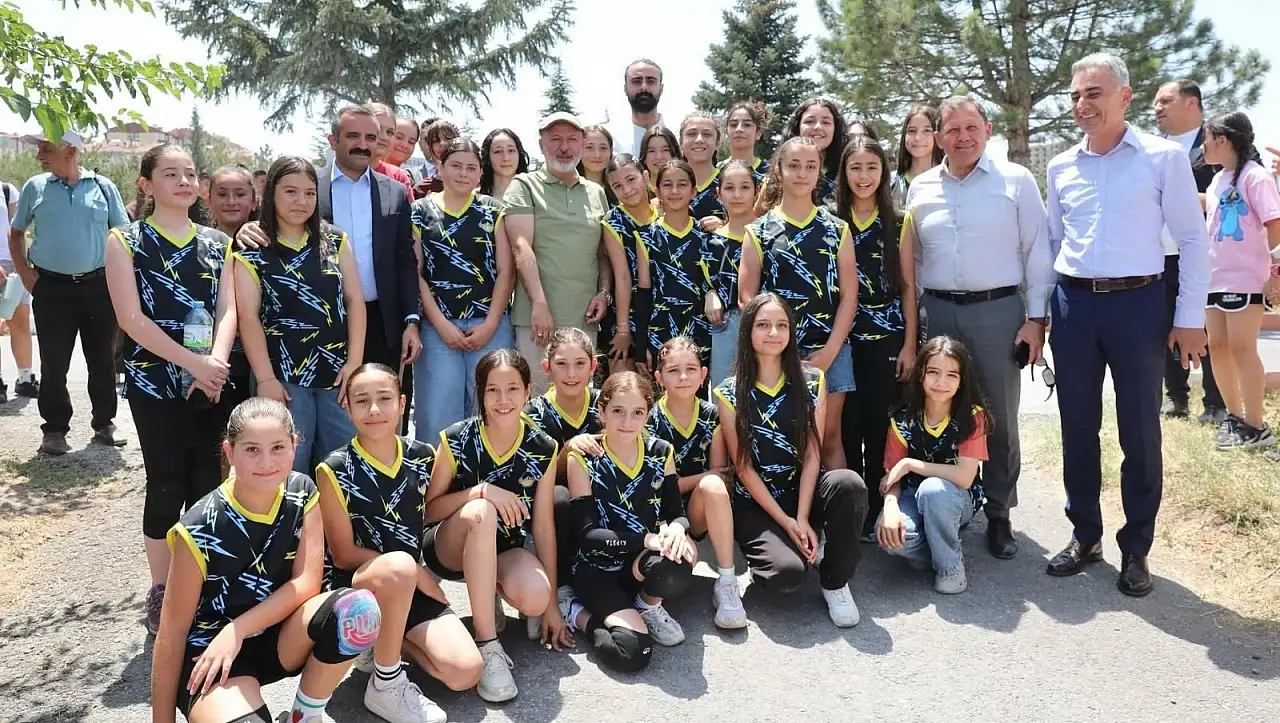 Çolakbayrakdar: ''Bir çocuğun mutluluğu, şehrin geleceğine yapılan en büyük yatırımdır''