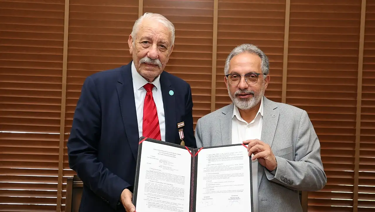 KKTC Aksakalı Öksüzoğlu'ndan tarihi anlam taşıyan emanet