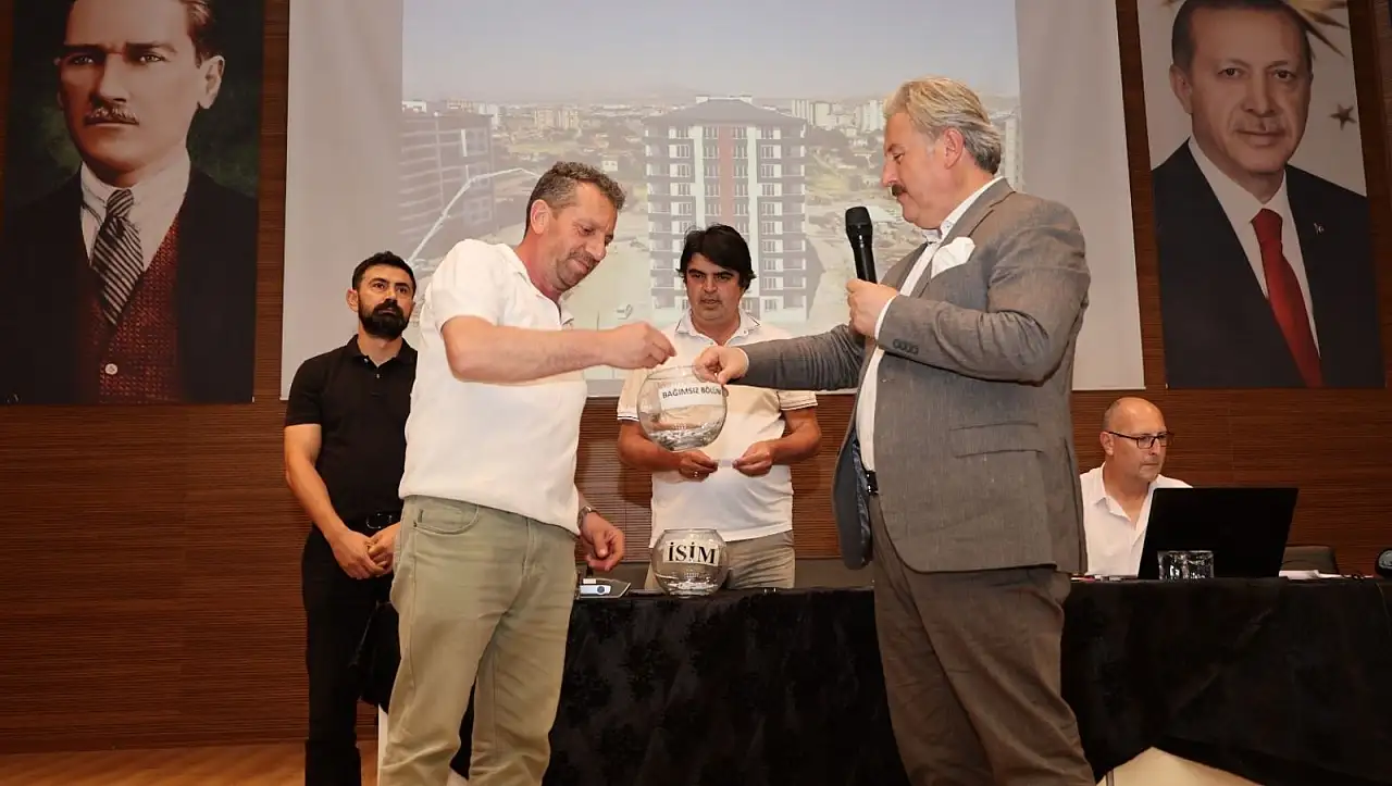 Anbar Mahallesi'nde kentsel dönüşüm konutlarının kura heyecanı yaşandı