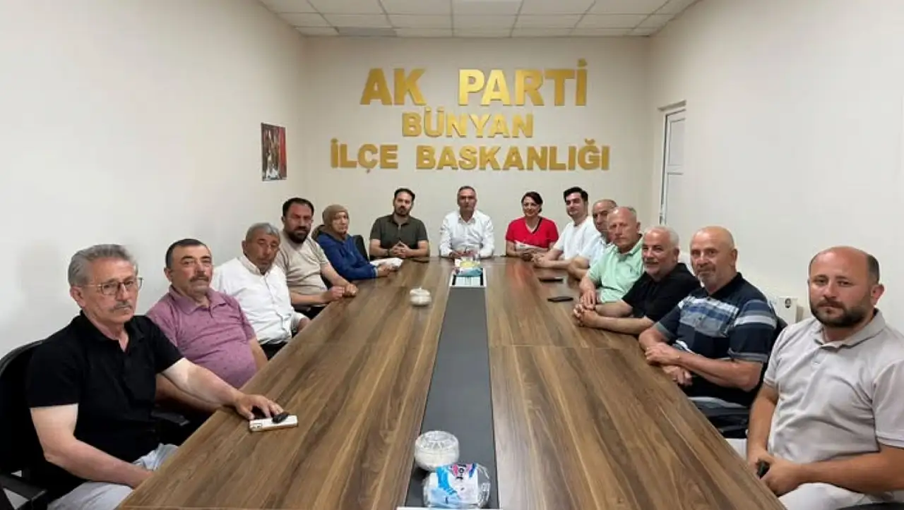 AK Parti Bünyan'da yönetim kurulu toplantısı düzenlendi