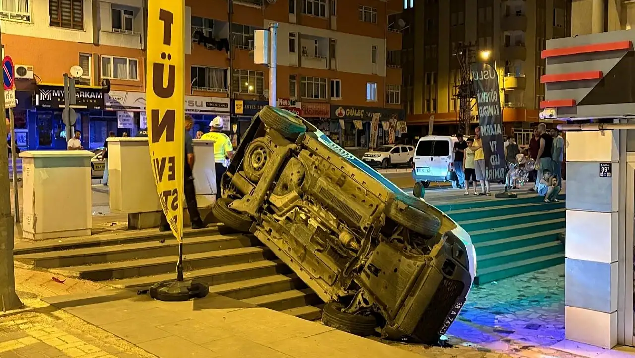 Kayseri'de feci kaza: 2'si bekçi 3 yaralı!