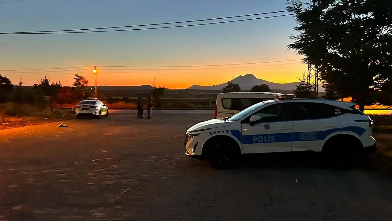 Kayseri'nin o ilçesinde olaylı gece: 1 kişi hayatını kaybetti - 1'i polis 2 kişi yaralandı!
