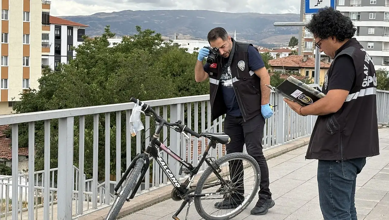 Çorum'da üst geçitten yola atlayan kadın yaralandı