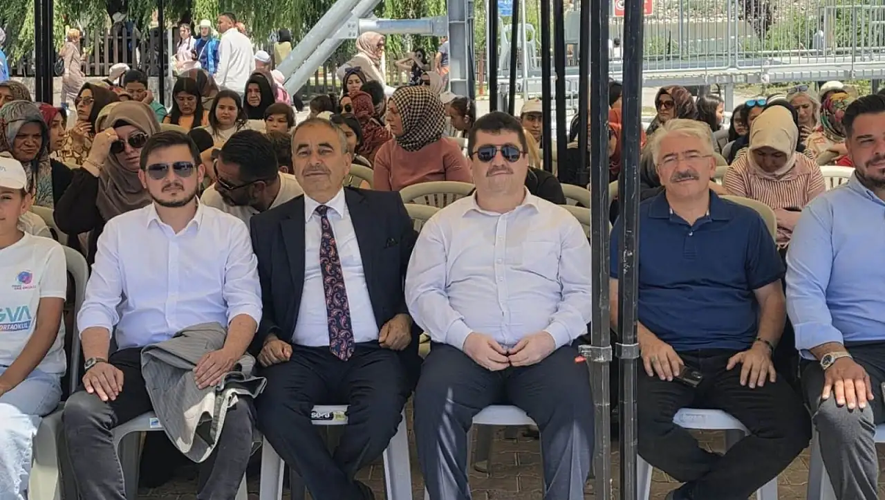 Kayseri'de yüzlerce öğrenci ve veli aynı etkinlikte buluştu