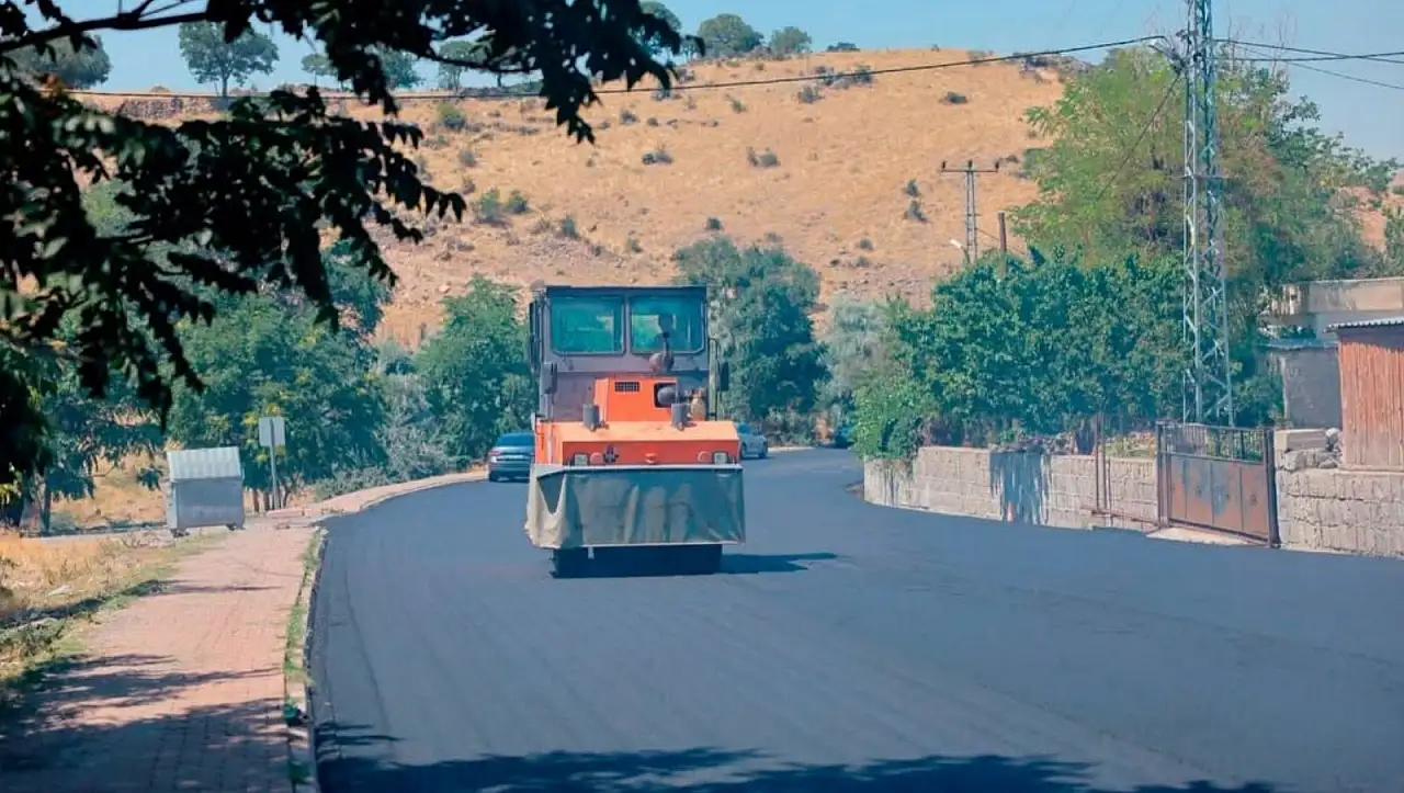 Sazyolu Caddesi'nde asfalt mesaisi! Büyükkılıç çalışmaları yerinde inceledi