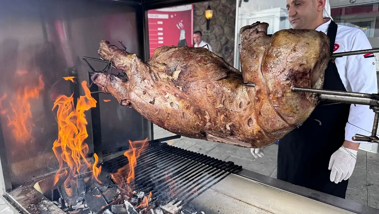 Erciyes'te 2 bin 636 metrede kuzu çevirme