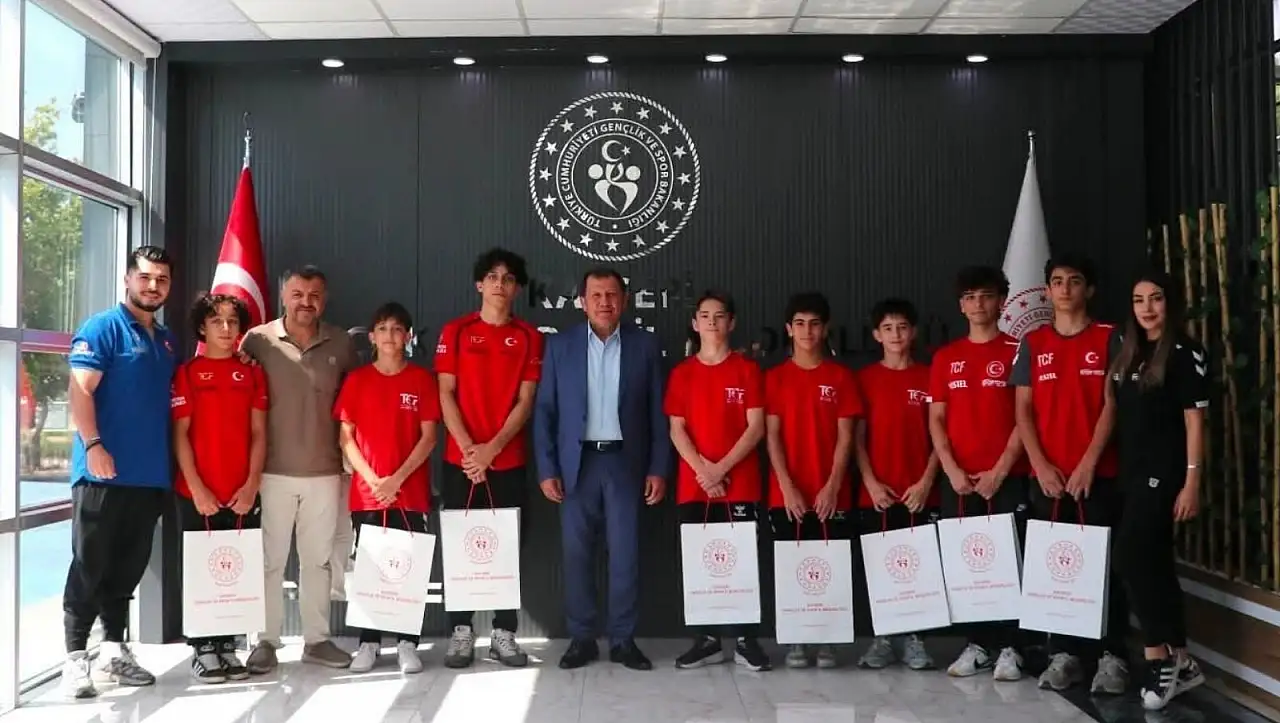 Başarıları peş peşe geldi, milli cimnastikçiler Kabakcı'yı ziyaret etti!