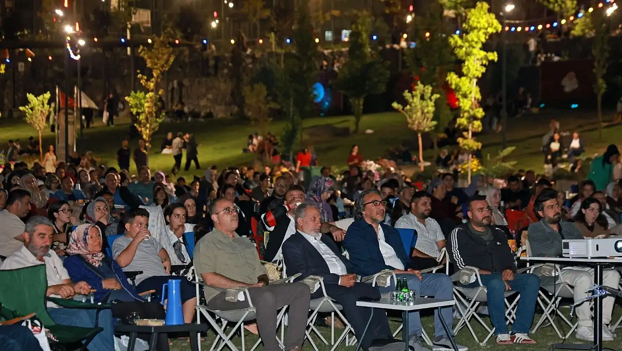 Talas'ta açık hava sinemasında duygu dolu gece!