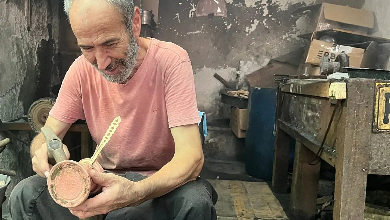 Adana'da 4 kuşaktır süren meslek: Bakır kaplara yeniden hayat veriyor!