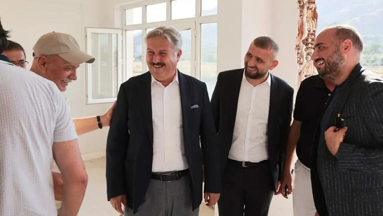 Erciyes 38 Futbol Kulübü'ne tahsis edilen spor tesisine Palancıoğlu'dan inceleme