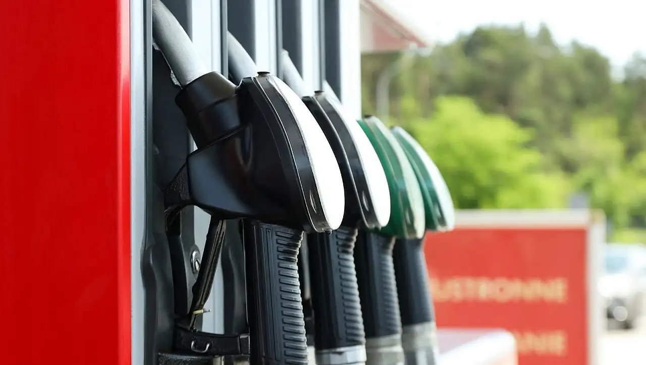 Akaryakıt fiyatlarına dev zam: Bu gece yarısı pompaya yansıyacak! Benzin, motorin (mazot) ve LPG fiyatları ne oldu?