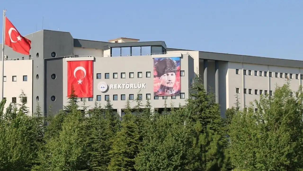 Rektörlük koltuğunda büyük yarış: Kayseri'den YÖK'e 95 başvuru!