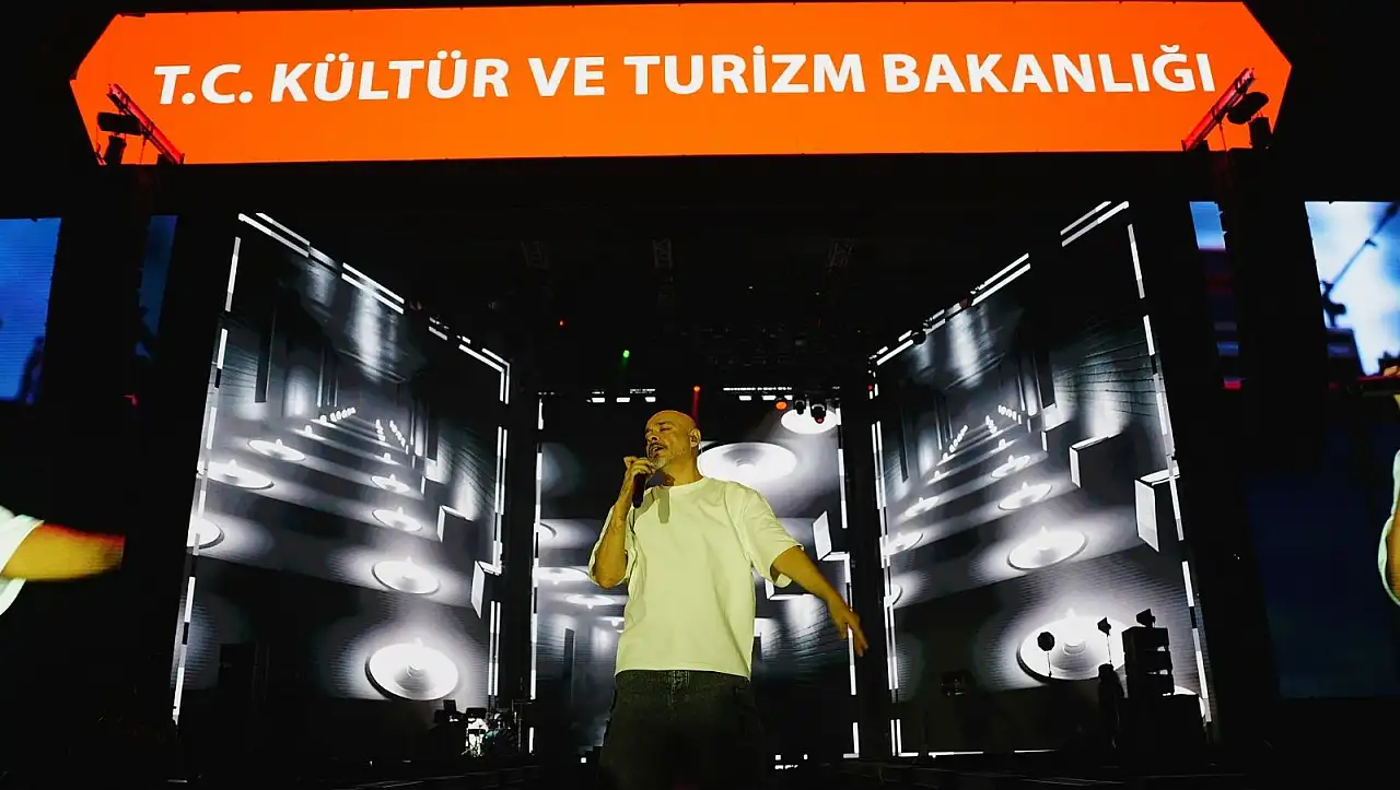 Kayseri'de Ceza gecesi: Binlerce genç akın etti!