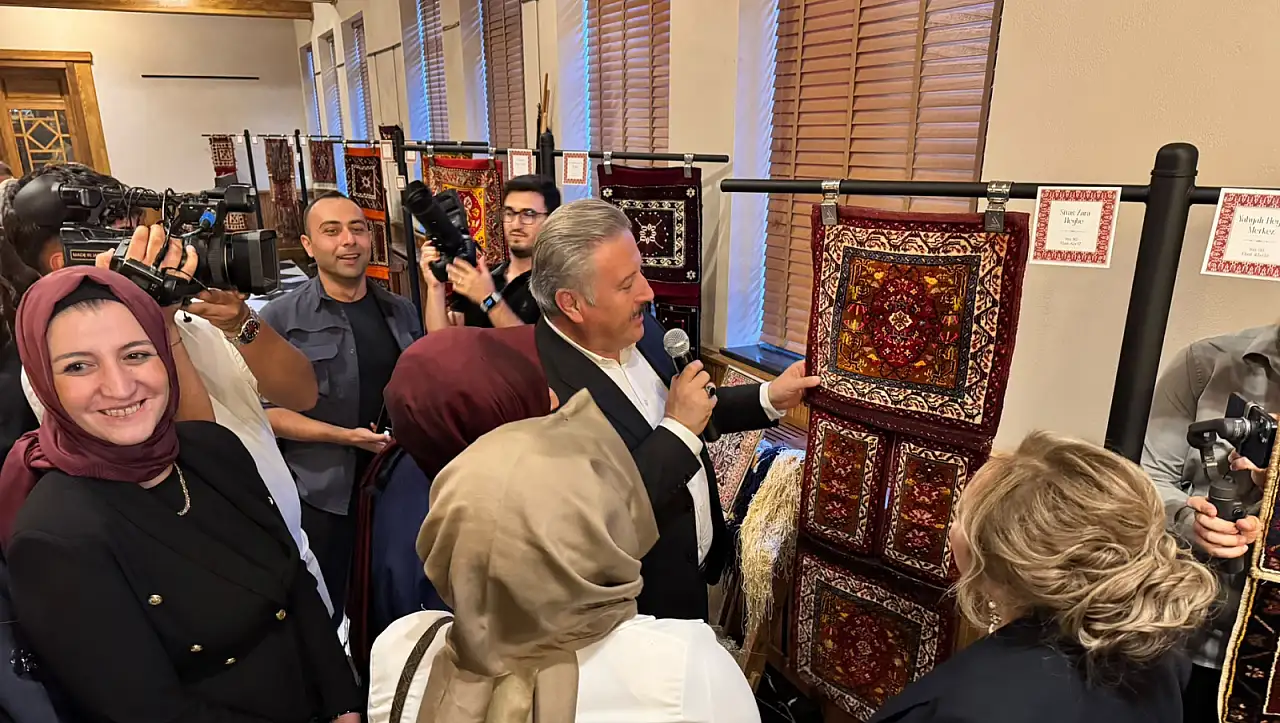 Melikgazi'de Geleneksel El Sanatları Buluşması: 80 Parçalık Heybe Koleksiyonu sergilendi