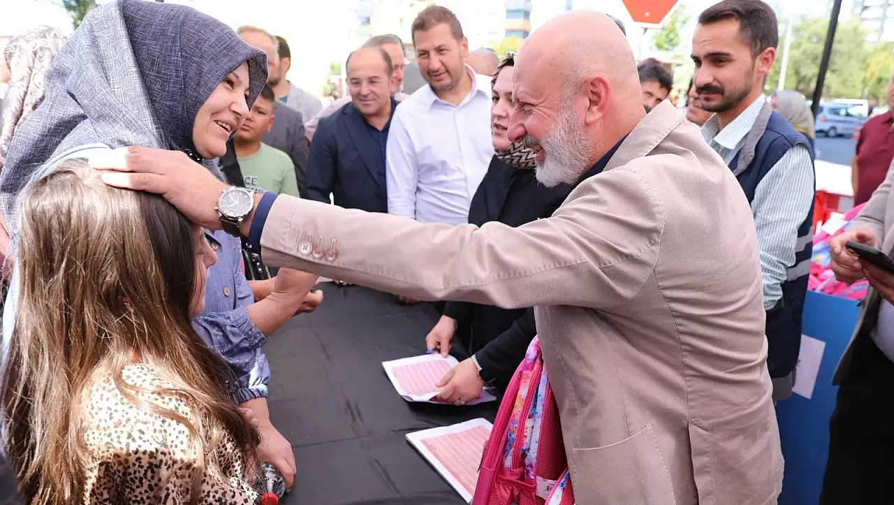 Başkan Çolakbayrakdar'dan öğrencilere eğitim desteği!