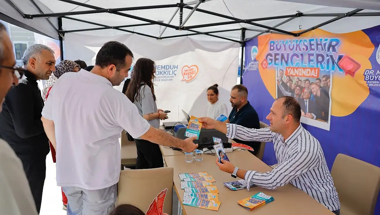 Kayseri'ye yeni gelen üniversitelilere Büyükşehir'den destek!