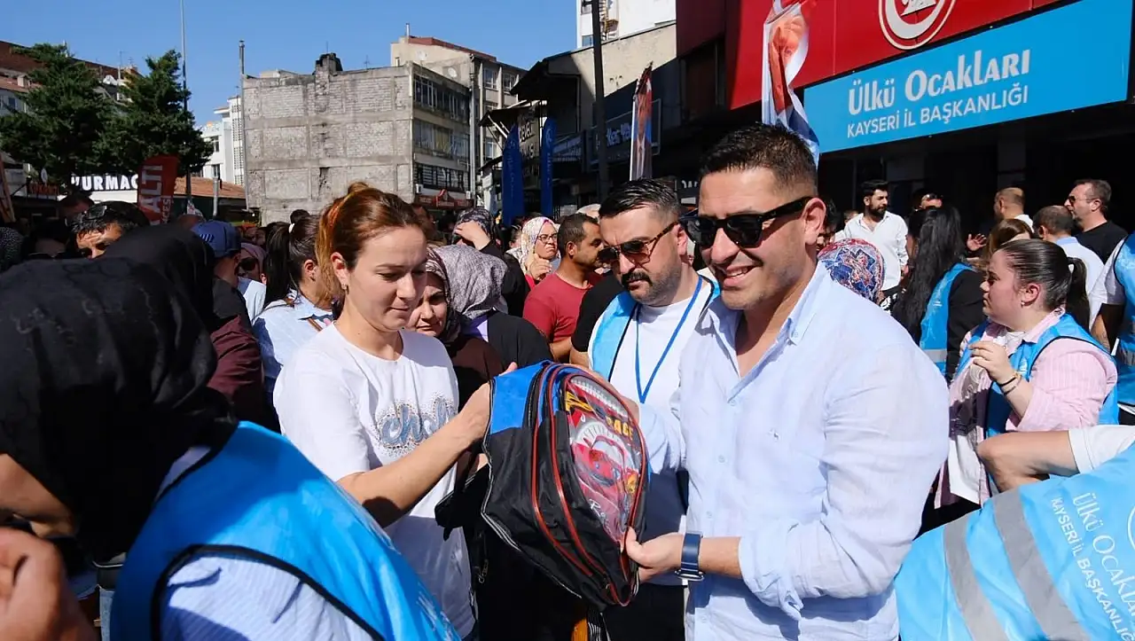 Ülkü Ocakları Kayseri'den 5 bin öğrenciye kırtasiye desteği!