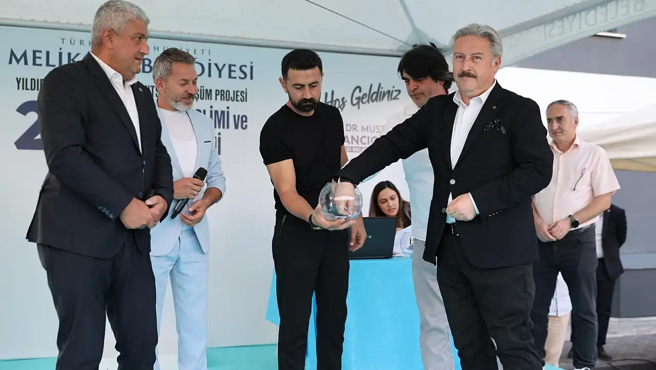 Melikgazi'de 204 hak sahibine yeni evlerinin anahtarları teslim edildi