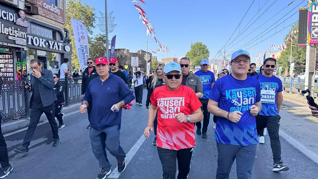 Kayseri'de 6. Uluslararası Yarı Maraton Halk Koşusu için start verildi!
