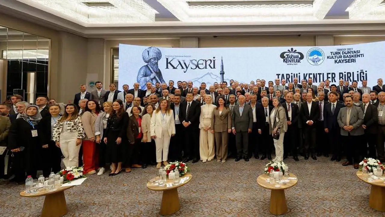 Kayseri'de Tarihi Kentler zirvesi: 'Tarih akıyor, Kayseri tarihi konuşturuyor'