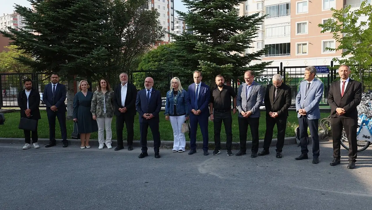 KAYÜ'de araçlar durdu, kampüs hareketlendi!