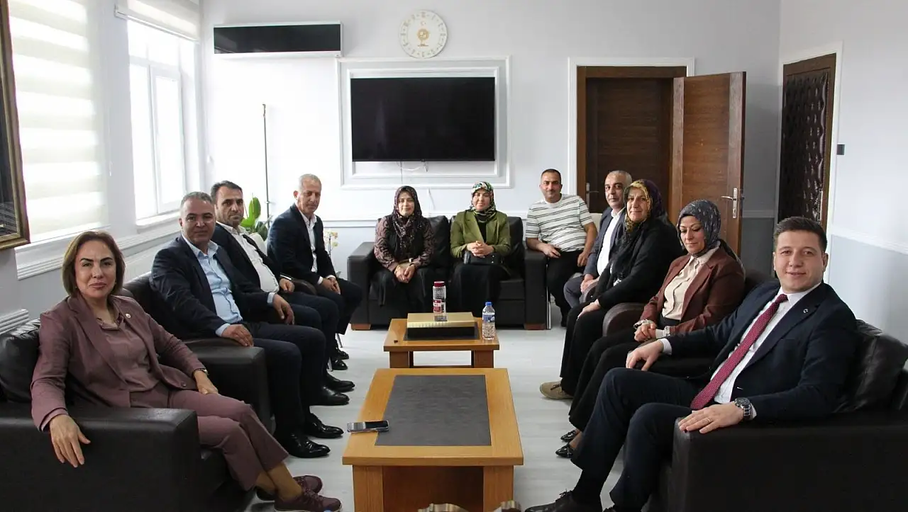 Sarız'da protokol buluşması: Zeynep Gül Yılmaz'dan Kaymakam Canol'a ziyaret!