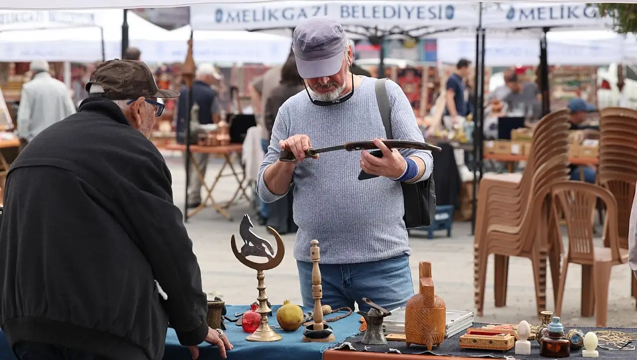 Melikgazi'de Antika Pazarı nostalji tutkunlarını buluşturdu!